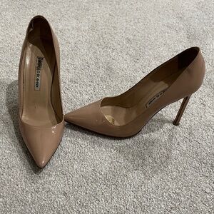Manolo Blaniks nude pumps
